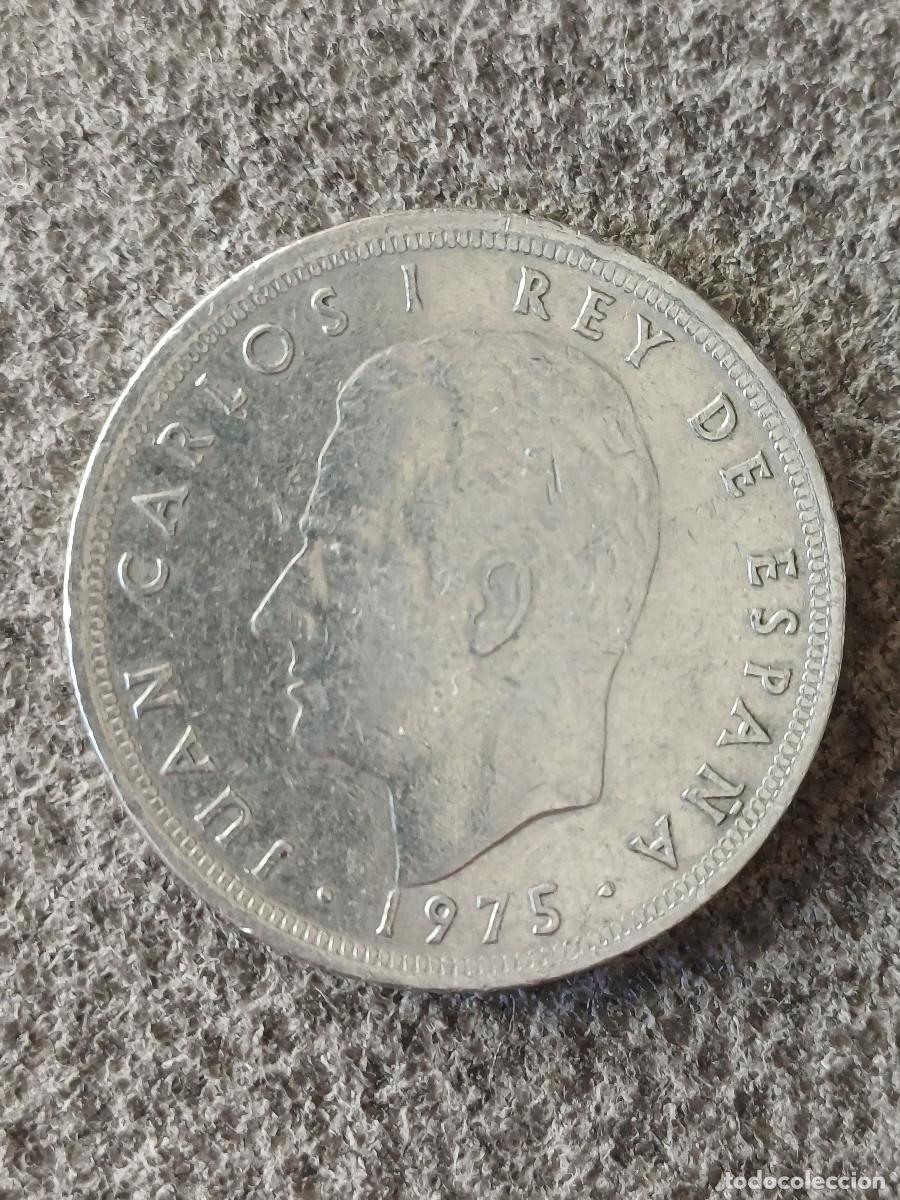 Monedas Juan Carlos I: 5 pesetas de Juan Carlos I del a&ntilde;o 1975 estrella 79. En muy buen estado. Con errores en flor de lis.