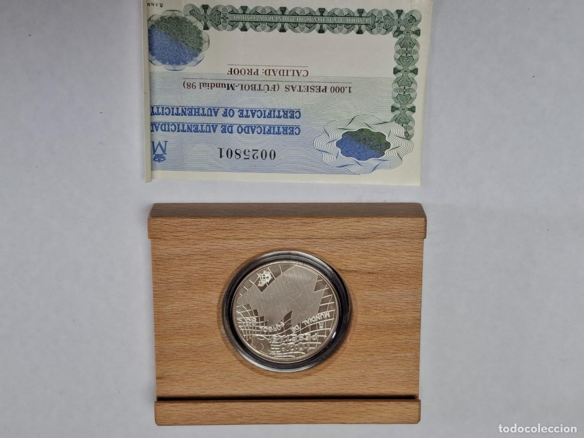 Monedas Juan Carlos I: Estuche Moneda de PLATA de MIL PESETAS de 1998 MUNDIAL DE FUTBOL BANCO DE ESPA&Ntilde;A