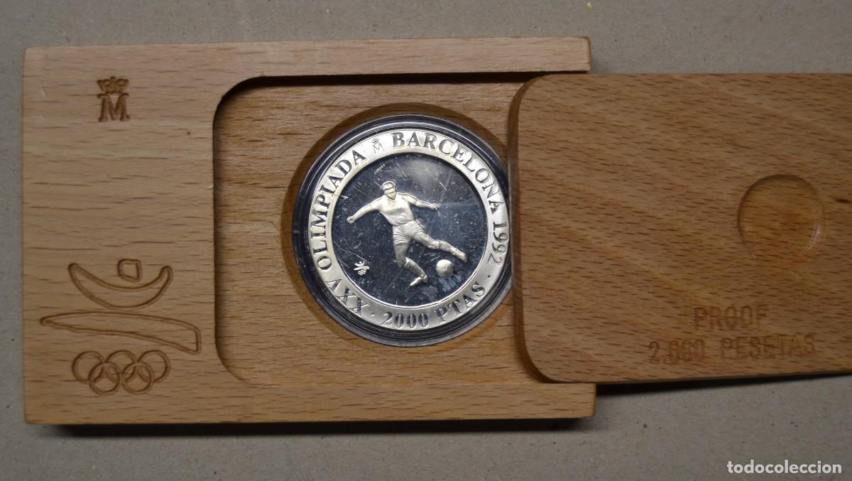 Monedas Juan Carlos I: 2000 PESETAS EN PLATA. JUEGOS OLIMPICOS DE BARCELONA, FUTBOL, 1990. FDC LOTE 5737