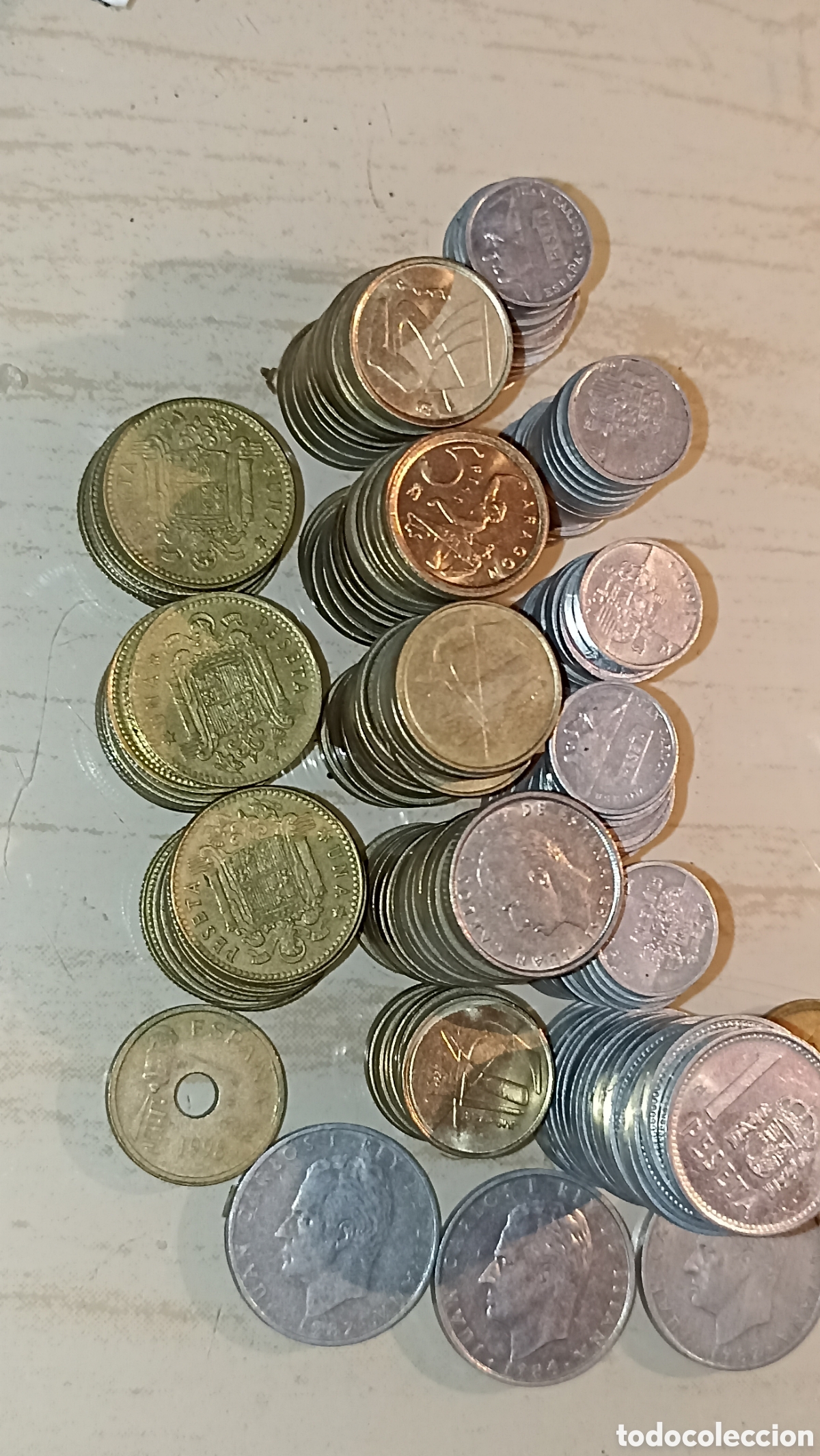 Monedas Juan Carlos I: Lote Numism&aacute;tico 246 Monedas de Pesetas Espa&ntilde;olas (1975-1990)