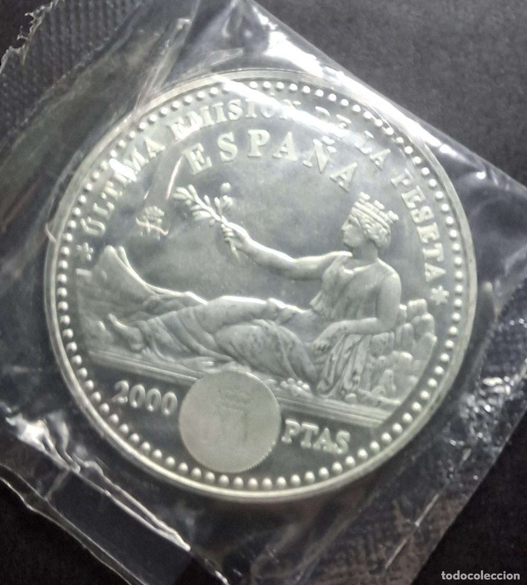 Monedas Juan Carlos I: ESPA&Ntilde;A 2001 2.000 Pesetas PLATA (Emisi&oacute;n Final de la Peseta) ENVASE ORIGINAL KM 1017 SC