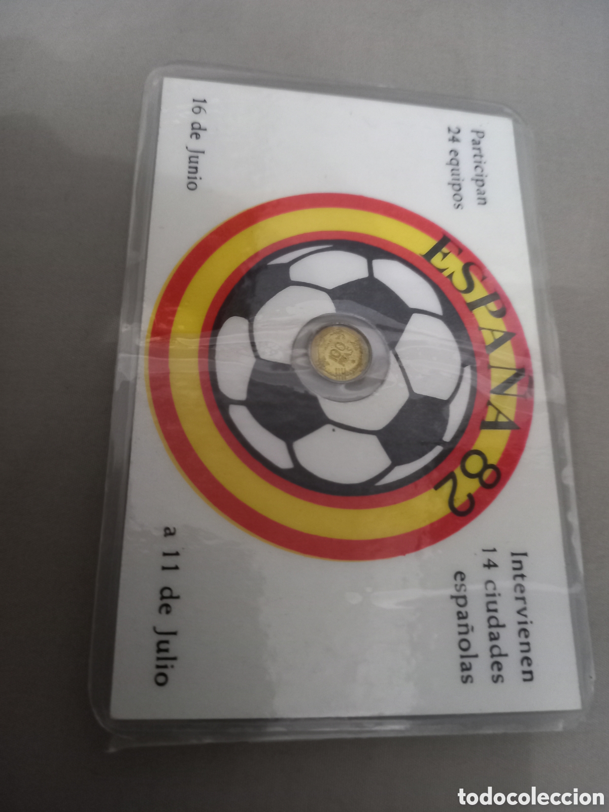 Monedas Juan Carlos I: Antiguo carnet ESPA&Ntilde;A 82 F&uacute;tbol club Barcelona. Con diminuta moneda
