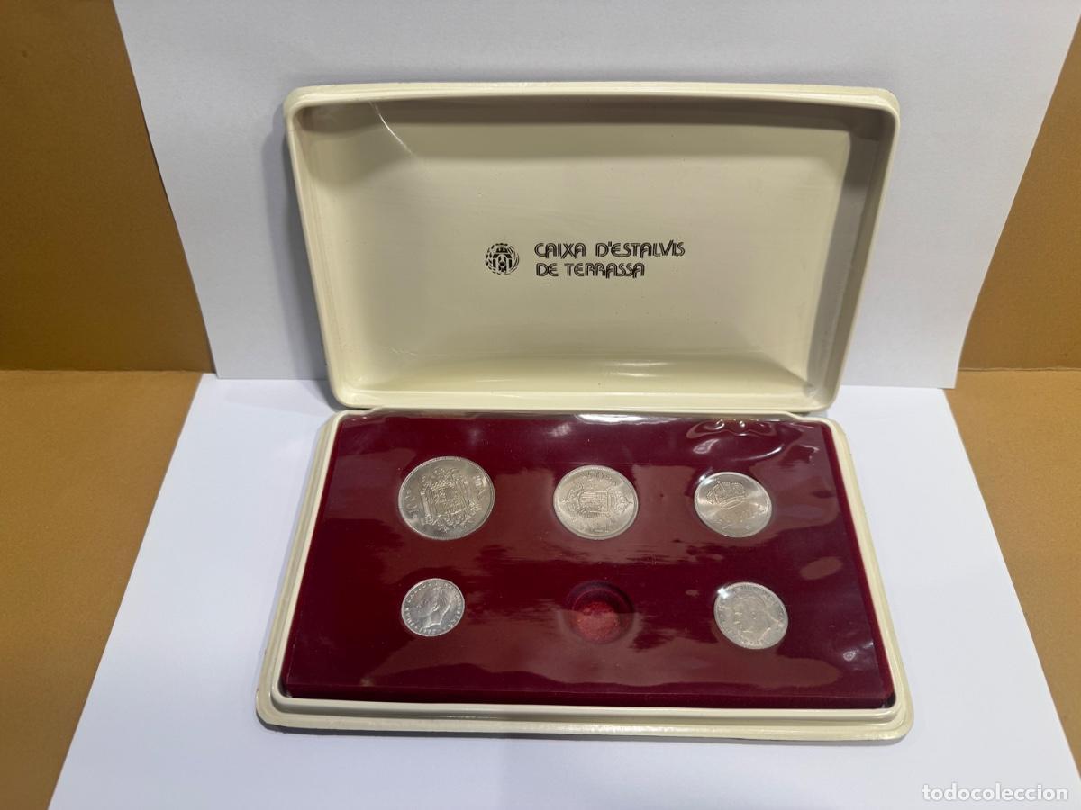 Monedas Juan Carlos I: LOTE MONEDAS EN PESETAS REY JUAN CARLOS I CON SU ESTUCHE CAIXA DE TERRASSA / COMPRA MIN&Iacute;MA 5 &euro;