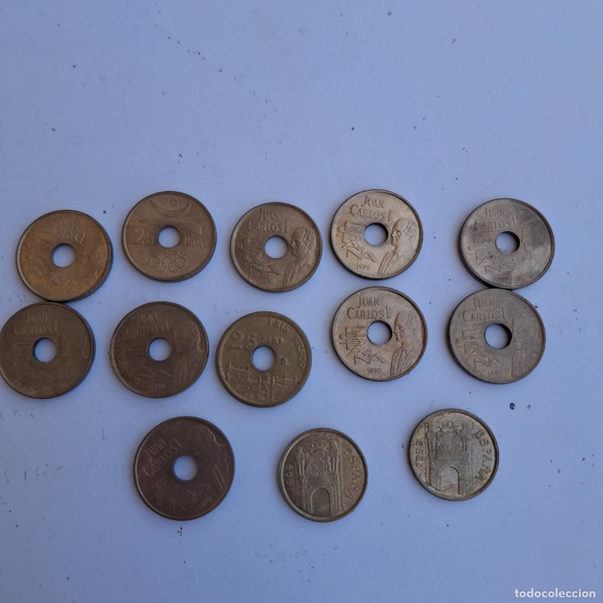 Monedas Juan Carlos I: Lote de 11 monedas de 25 pesetas cin el agujero y 2 monedas de 5 pesetas