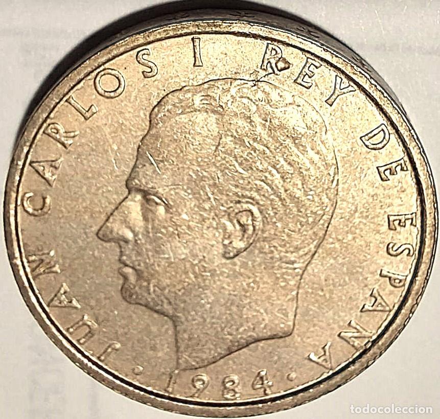 Monedas Juan Carlos I: Espa&ntilde;a 1984, ERROR 100 pesetas &rdquo;La R de REY sobre exceso de metal que parte de la cabeza. Foto.