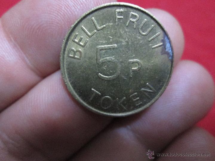Monedas locales: token bell fruit 5peniques - Foto 2