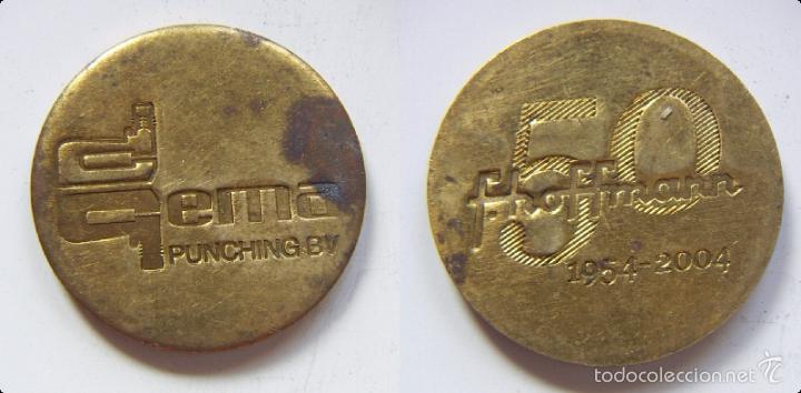 Moedas locais: Ficha o Token 24 mm.