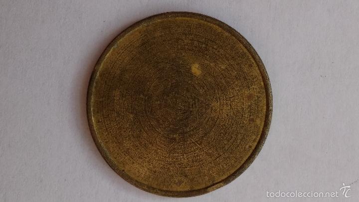 Moedas locais: Ficha ,moneda con un 1 por las dos caras de 2,8 cms de diametro, podria ser de casino