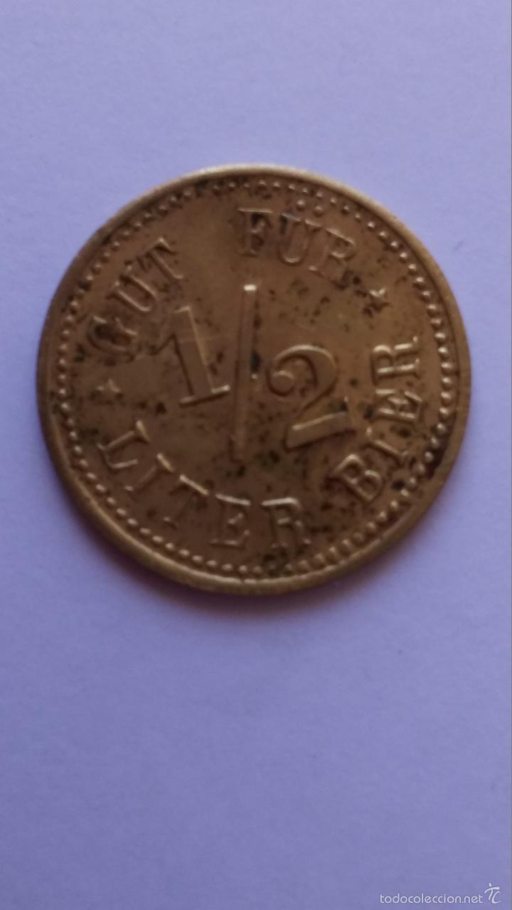 Moedas locais: Ficha ,moneda alemana,vale por medio litro de cerveza