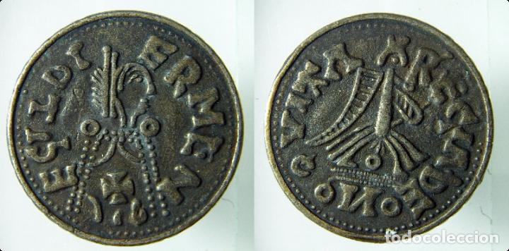 Monete locali: MONEDA PESA O FICHA DE JUEGO pesa 35,10 gr y 8mm de grueso