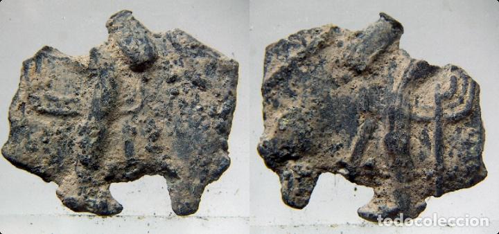 Local Coins: Parte de un Adorno de Peltre .-