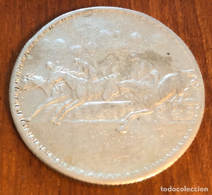 Monedas locales: FICHA 5 PESETAS ESCENA CARRERA DE SALTO DE CABALLOS.