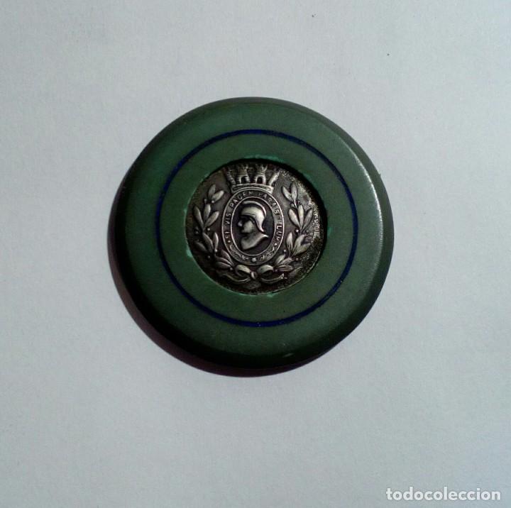 Monedas locales: FICHA DE 100 PTS DEL CASINO CENTRO DEL EJERCITO Y LA ARMADA DE MADRID - Foto 2