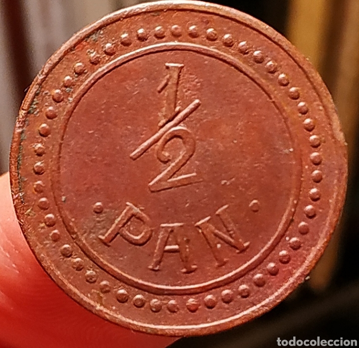 Monedas locales: Ficha - Medio pan - Foto 1