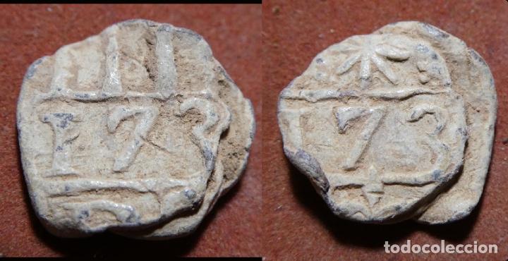 Monedas locales: Antiguo plomo con n&uacute;meros - Foto 1