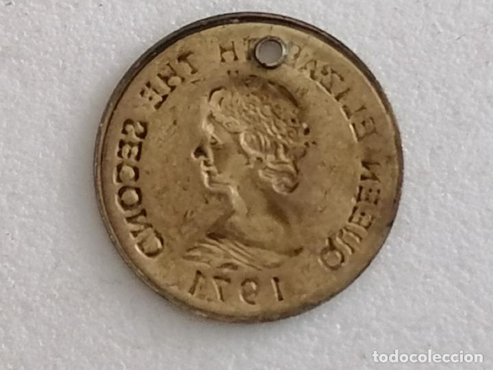 Monedas locales: FICHA REINA ISABEL II 1971 - Foto 2