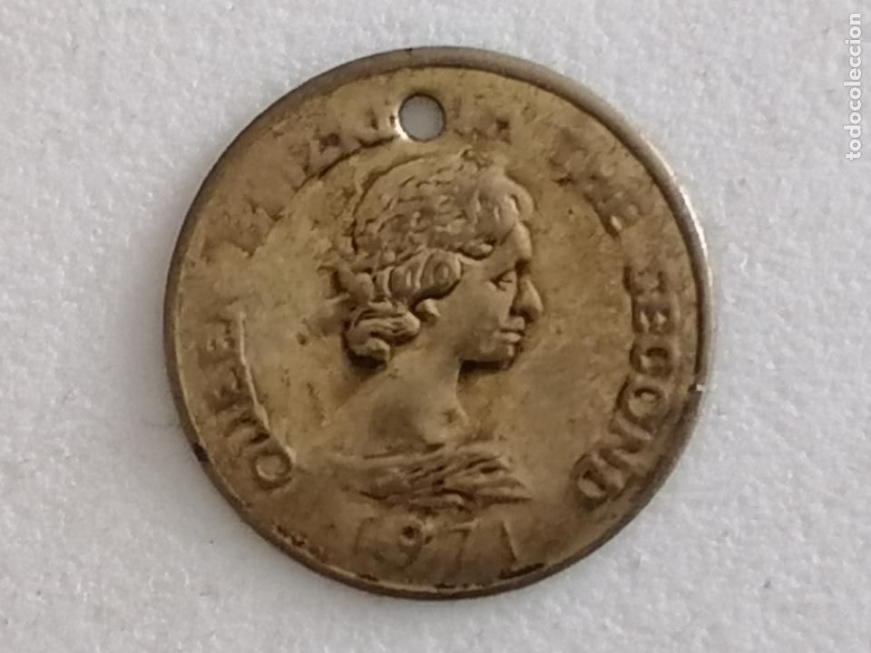 Monedas locales: FICHA REINA ISABEL II 1971 - Foto 1