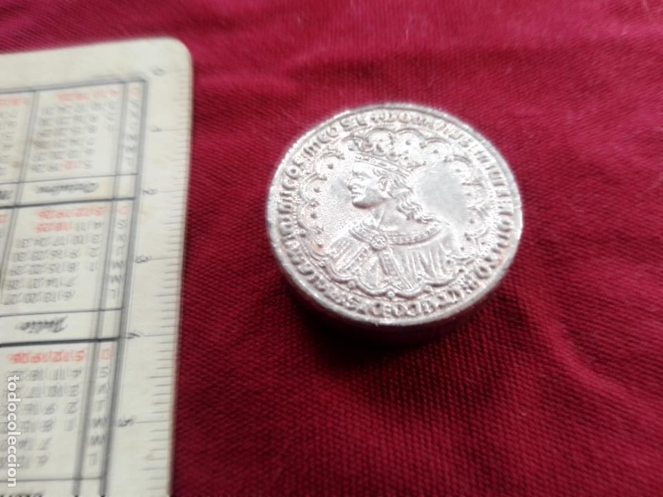 Monedas locales: Pedro de Castilla. Token de mercadillo medieval - Foto 1