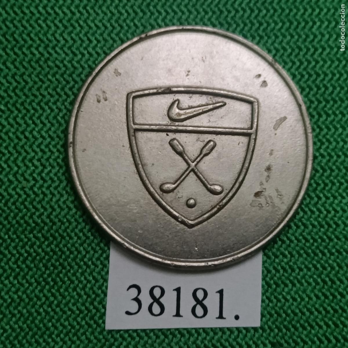 Monete locali: ficha golf, token, jet&oacute;n.