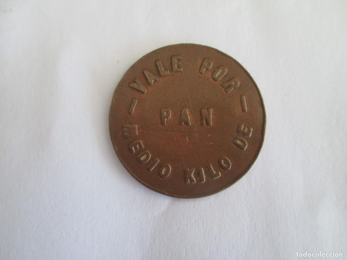 Monnaies locales: FICHA * VALE POR 1/2 KILO DE PAN * CONFERENCIA DE SAN VICENTE DE PAUL * EL PUERTO DE SANTA MAR&Iacute;A