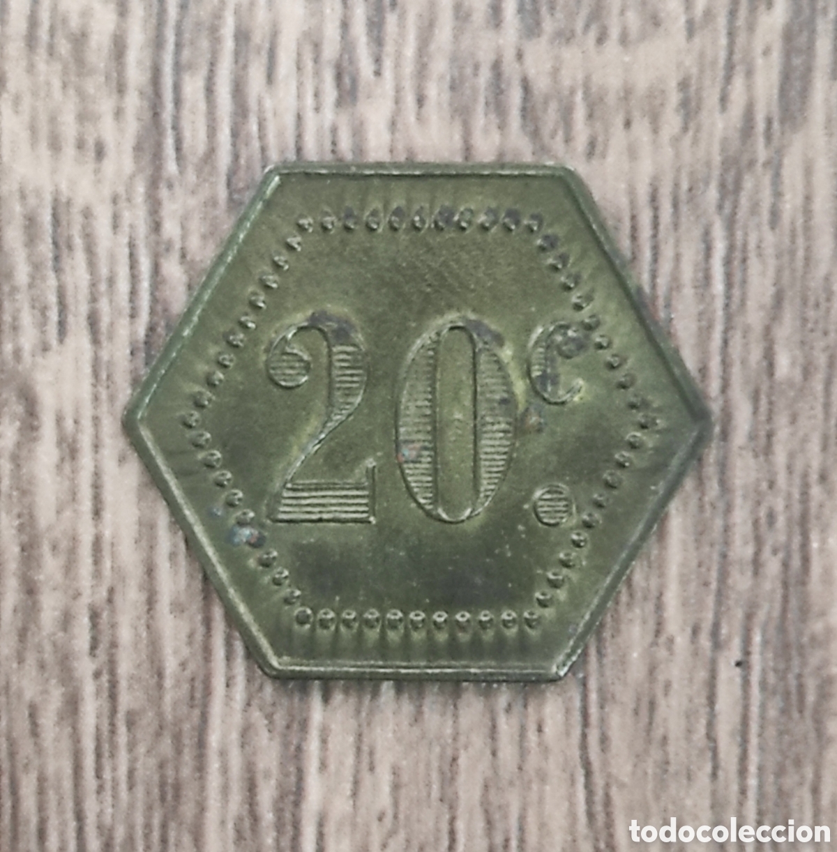 Monedas locales: ANTIGUA FICHA MONEDA HEXAGONAL DE NECESIDAD - 20 C&Eacute;NTIMOS