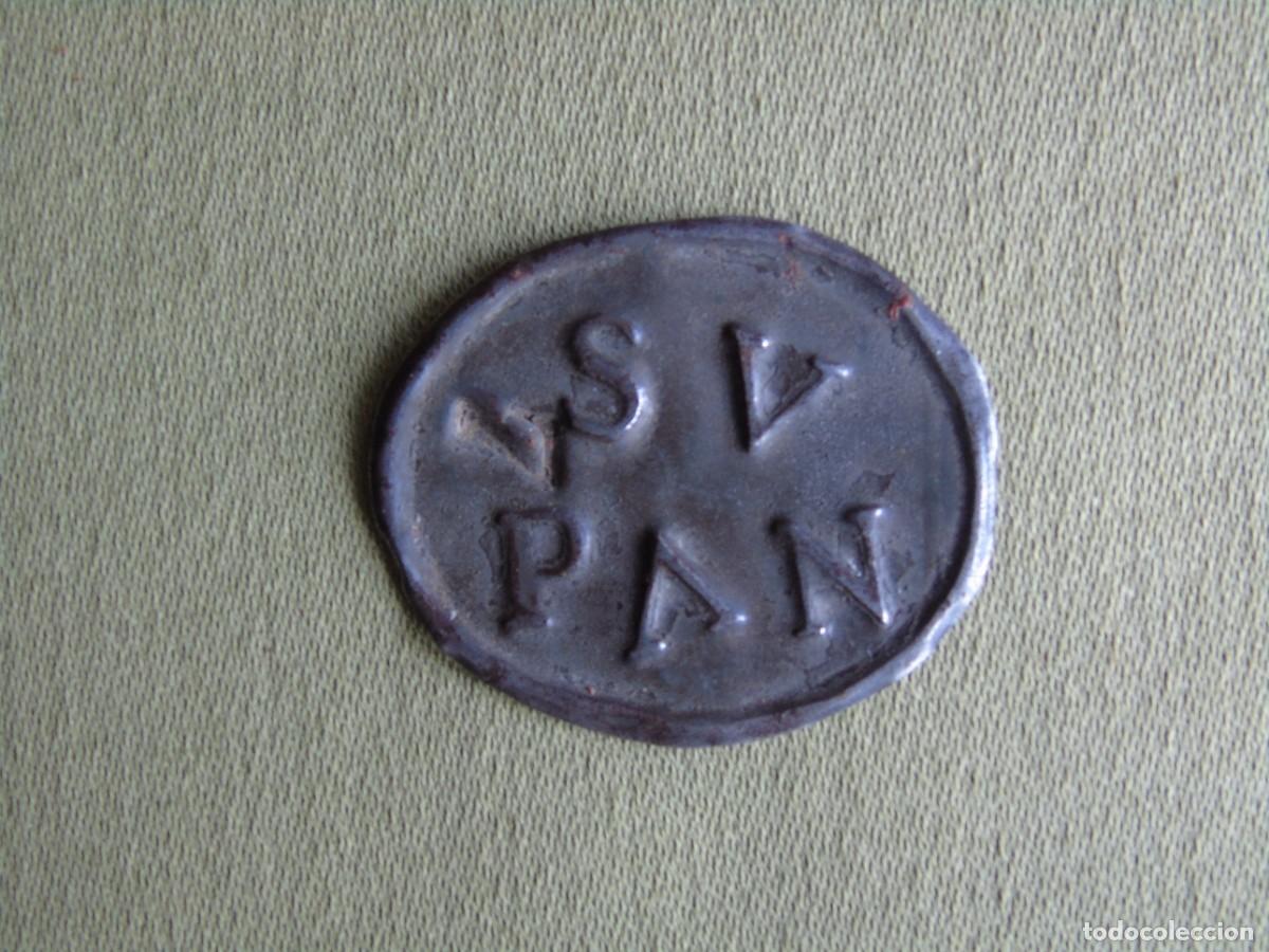 Monedas locales: FICHA DE PAN, TOKEN, VALE DE CARIDAD DE HIERRO. S V PAN. 7