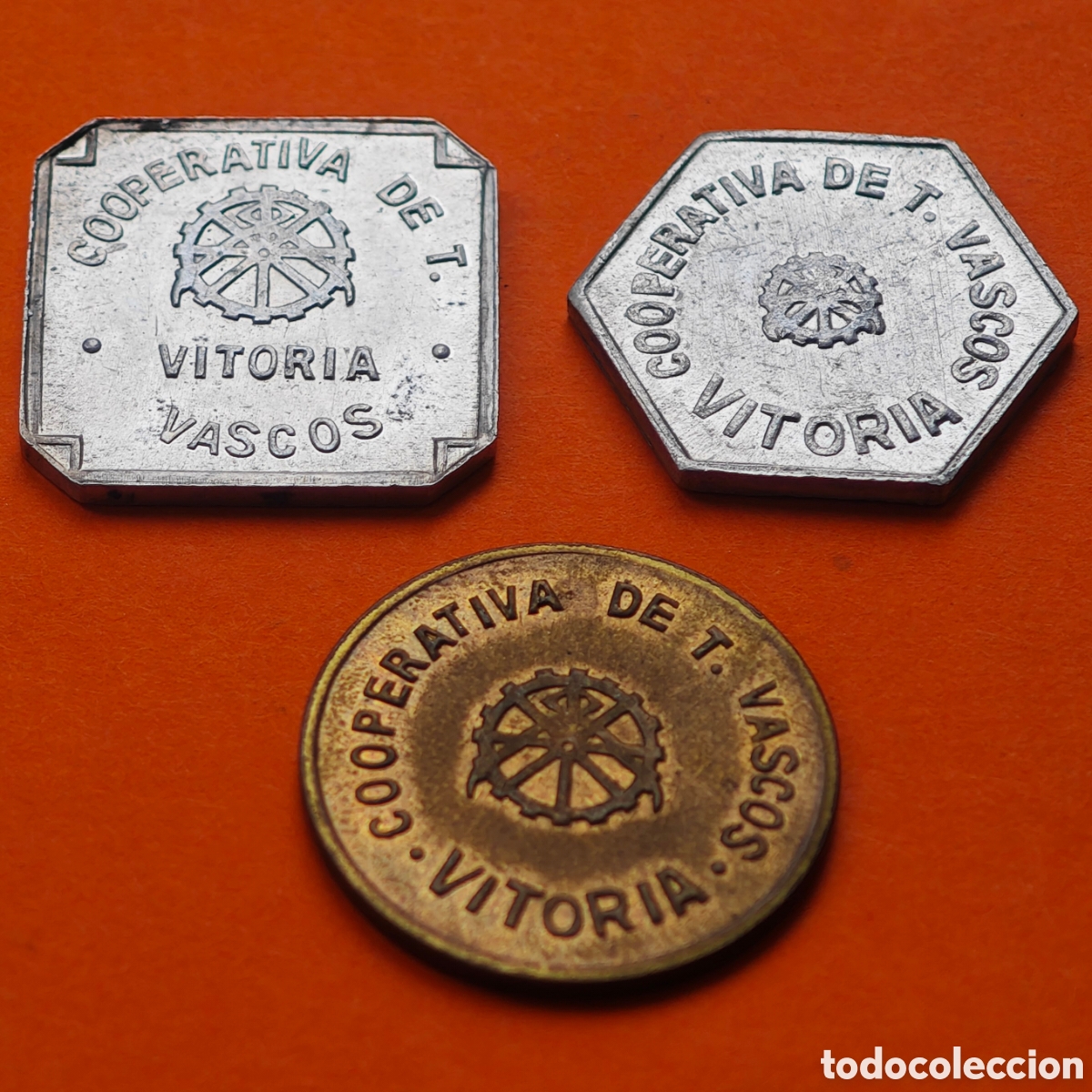Monedas locales: VITORIA 10 + 25 CENTIMOS + 1 PESETA FICHA DE COOPERATIVA DE TRABAJADORES VASCOS ALAVA LAT&Oacute;N