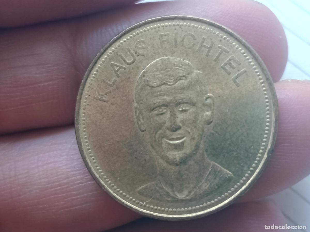 Monedas locales: Ficha de f&uacute;tbol. Klaus Fichtel, SHELL