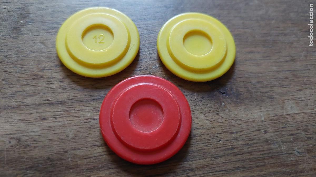 Monedas locales: Antigua fichas de coche loco feria