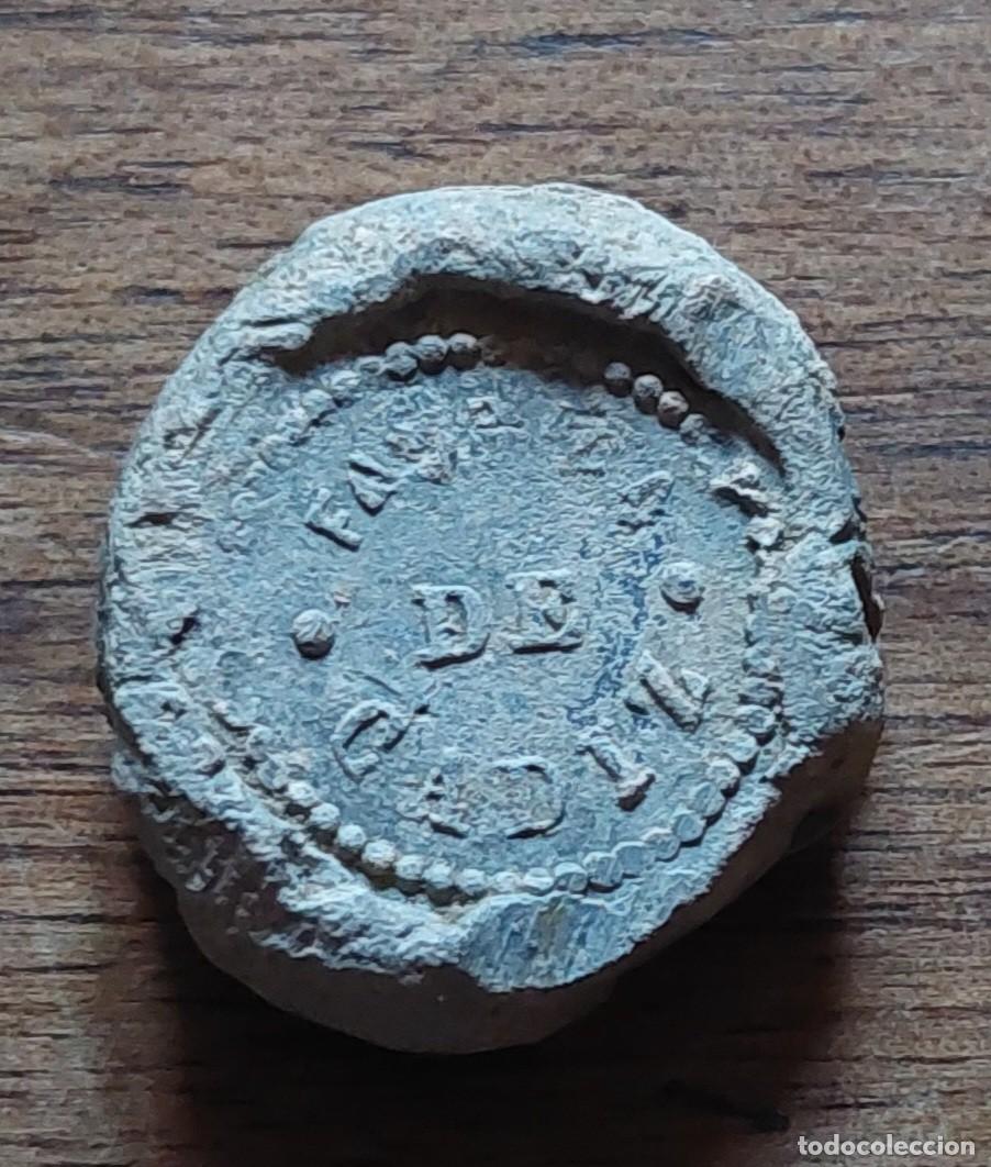 Monedas locales: Plomo marchamo saca Fabrica de Tabacos de Cadiz