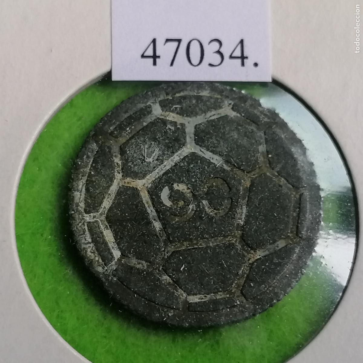 Monedas locales: Ficha ranurada, balon f&uacute;tbol, 90, vending, Token, jet&oacute;n