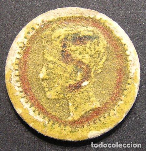 Monedas locales: FICHA DE CART&Oacute;N CON NUMERAL 5 EN REVERSO Y BUSTO DE ALFONSO XIII EN ANVERSO
