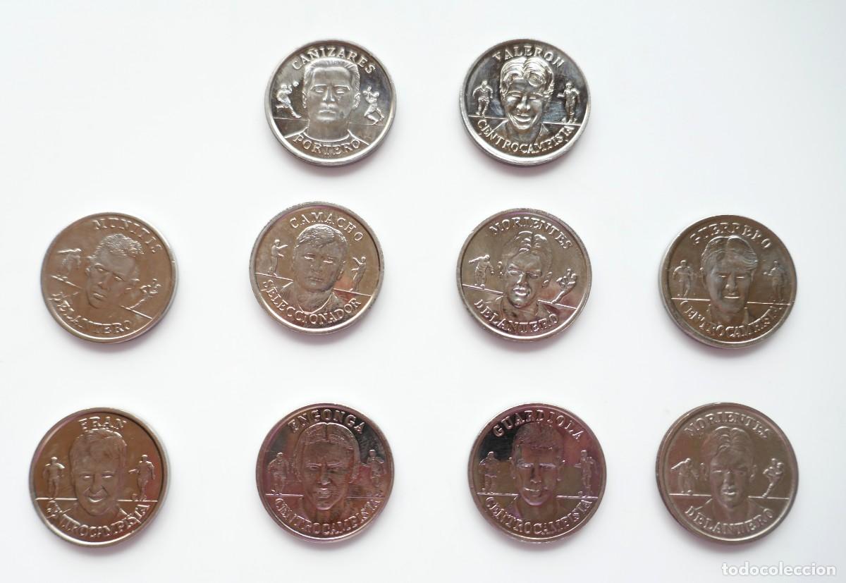 Monedas locales: Lote 10 fichas selecci&oacute;n f&uacute;tbol espa&ntilde;ola a&ntilde;o 2000. En perfecto estado Di&aacute;metro de cada ficha 26 mm