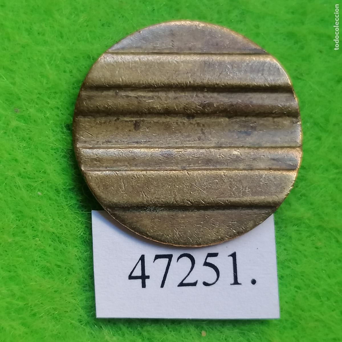 Monedas locales: ficha ranurada, token, jet&oacute;n