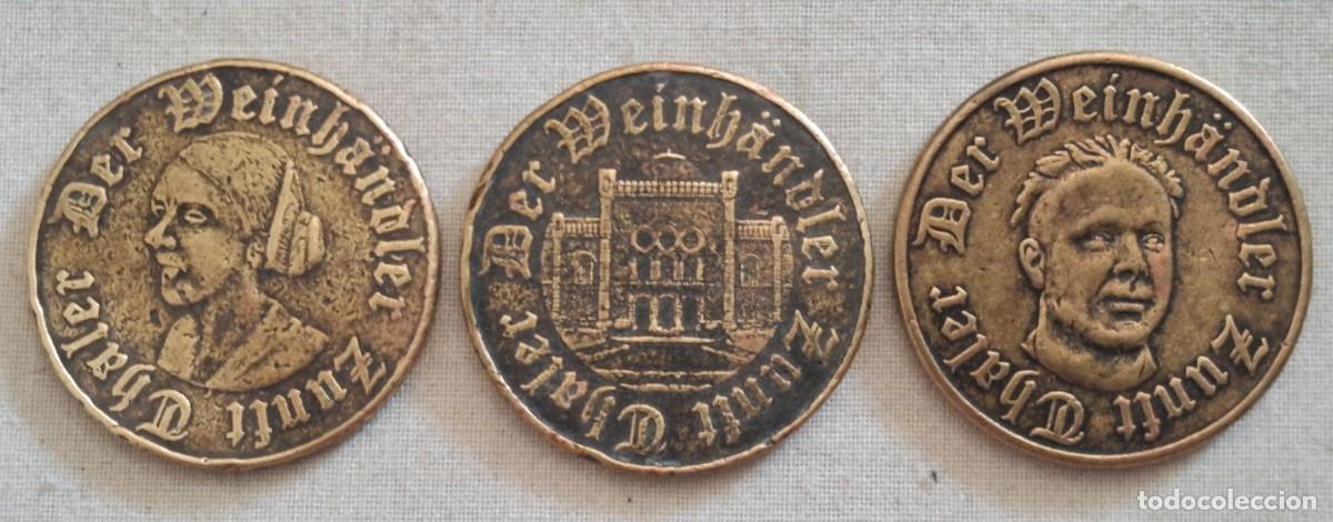 Monedas locales: Antiguas fichas token jetones alemanas con valor de 1 Thaler utilizadas en los juegos de rol.