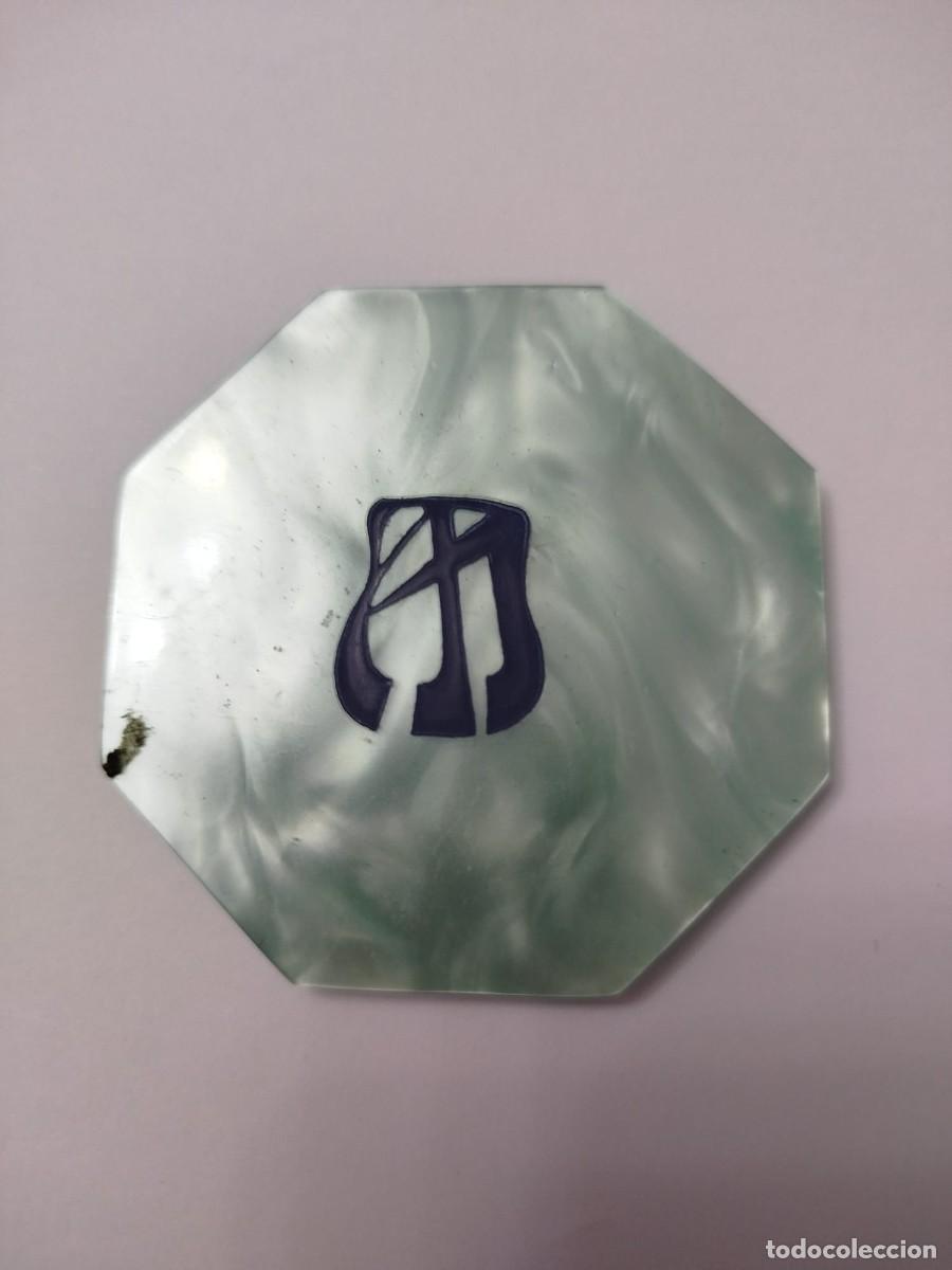Monedas locales: FICHA DE CASINO PLASTICO OCTOGONAL.