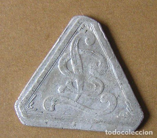 Monedas locales: FICHA TRIANGULAR DE ALUMINIO SIN CLASIFICAR