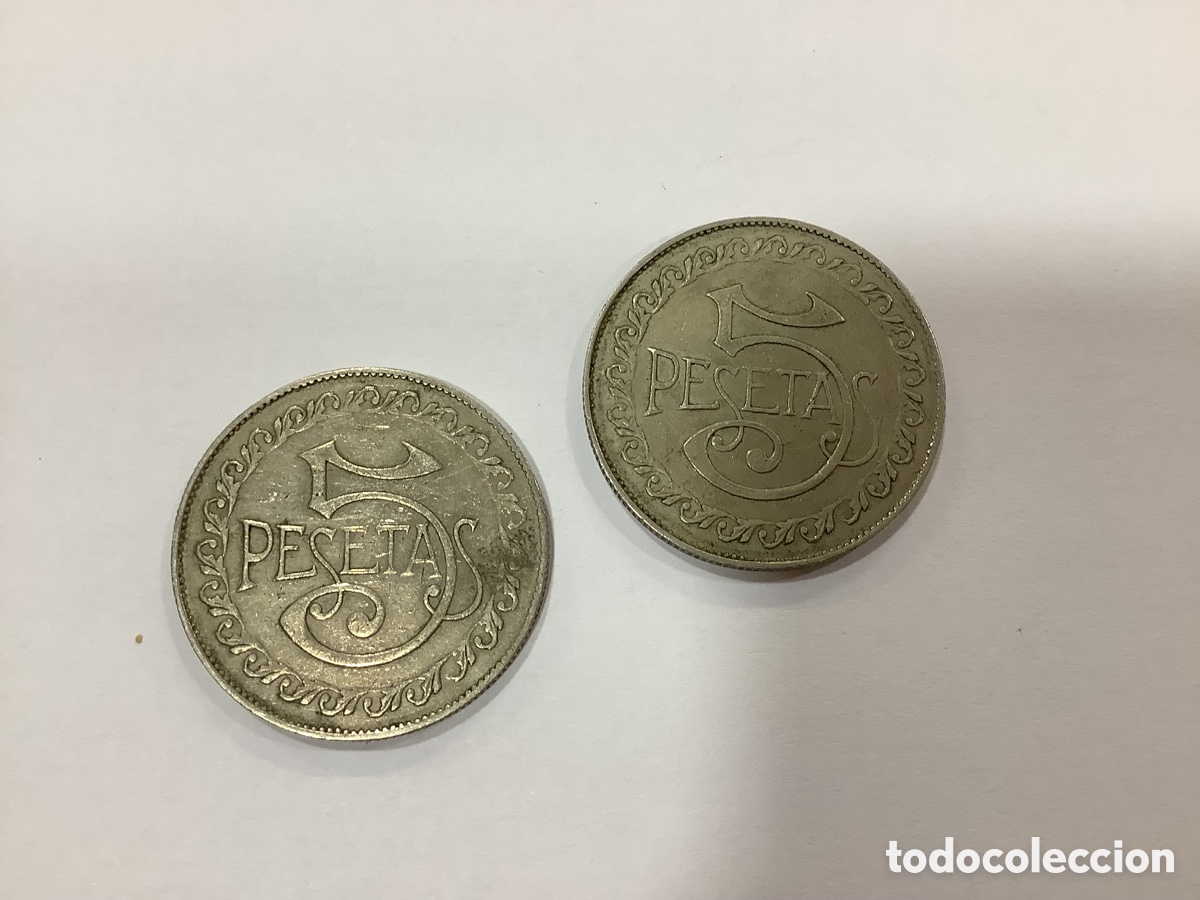 Monedas locales: LOTE DE DOS FICHAS DE CASINO MODERNISTAS 5 PESETAS