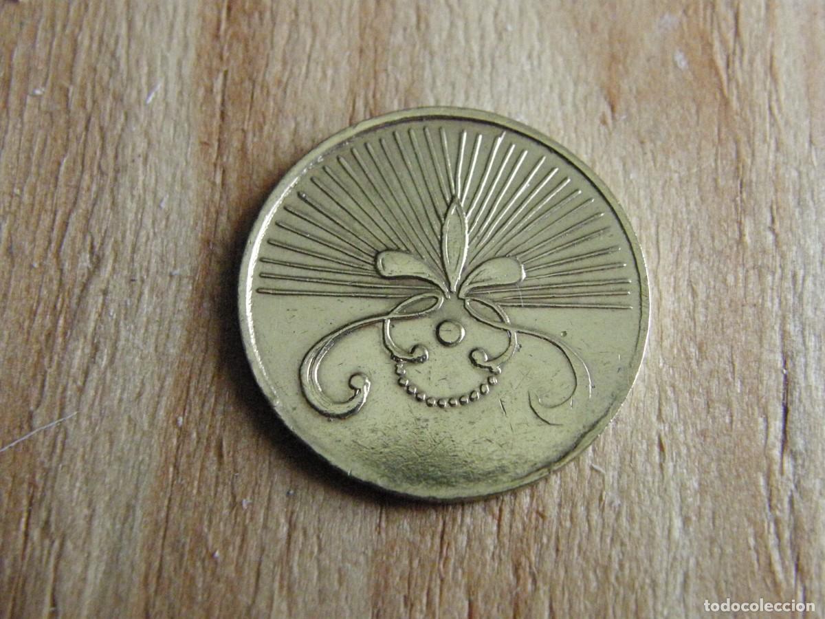 Monedas locales: ficha met&aacute;lica de lat&oacute;n (token) de tipo gen&eacute;rico lis