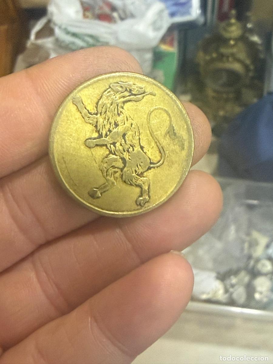 Monedas locales: Antigua ficha de 25 c&eacute;ntimos por clasificar