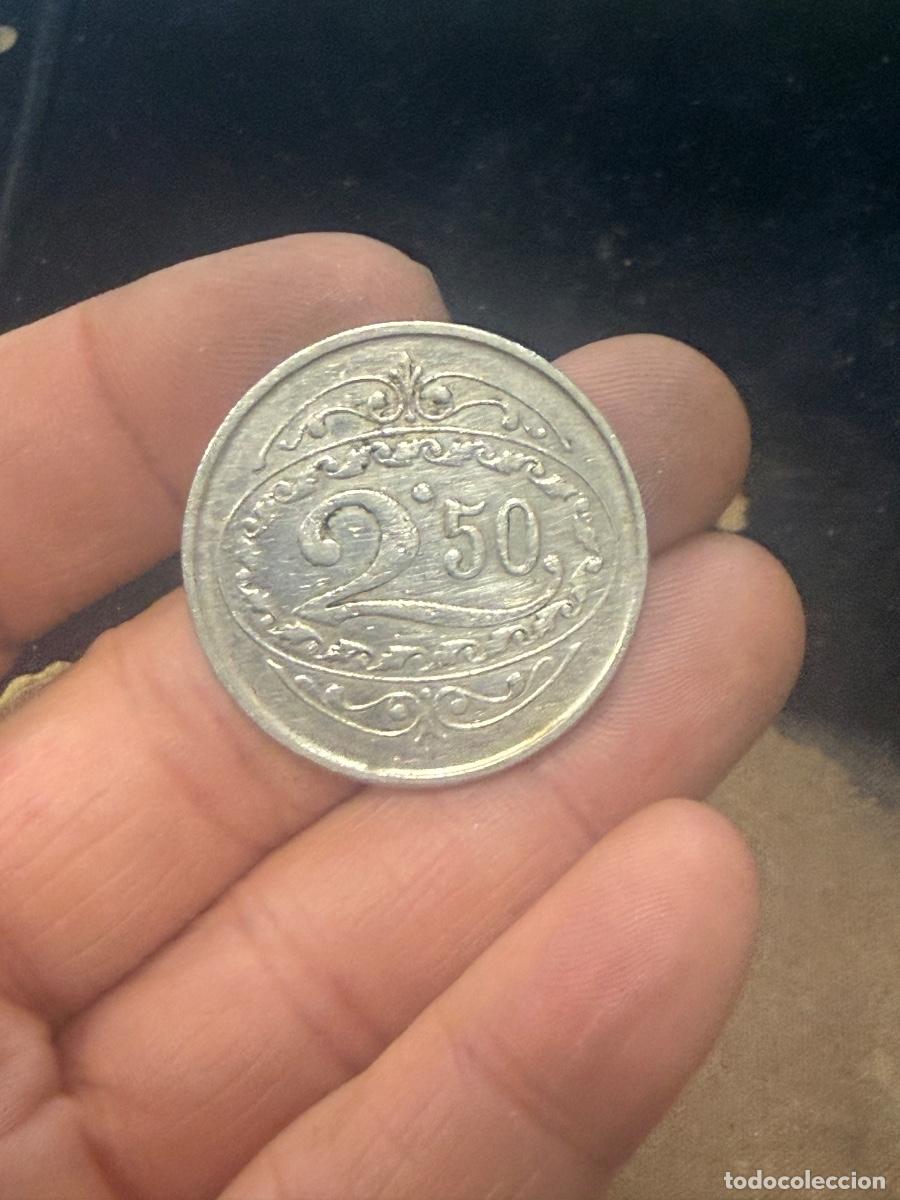 Monedas locales: Antigua ficha de 2,5 peseta por clasificar