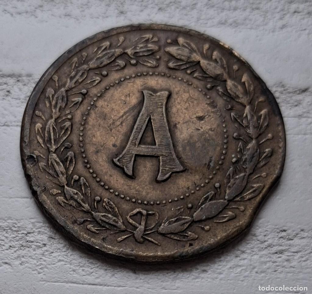 Monedas locales: Antigua ficha de valor 2 con letra A y corona vegetal, siglo XIX-XX