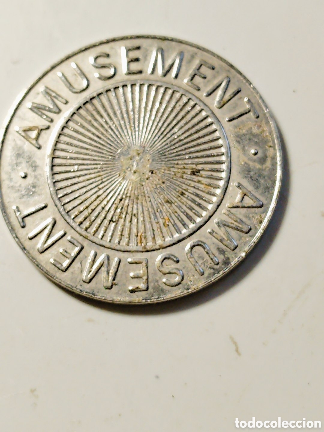 Monedas locales: 2 fichas o jet&oacute;n . AMUSEMENT 30 MM, en acero. Istobal &rdquo;1&rdquo; de lat&oacute;n, 23 mm