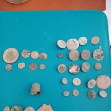 Monedas medievales: LOTE MEDIEVAL, MONEDAS, BOTONES, MEDALLAS Y DEDAL DE PLATA