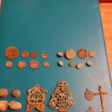 Monedas medievales: LOTE DE MONEDAS MEDIEVALES, BOTONES, MEDALLAS, JOYAS Y DEDALES