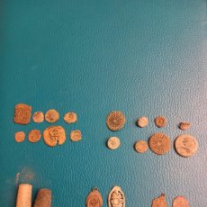 Monedas medievales: LOTE DE MONEDAS MEDIEVALES, BOTONES, MEDALLAS, JOYAS Y DEDALES