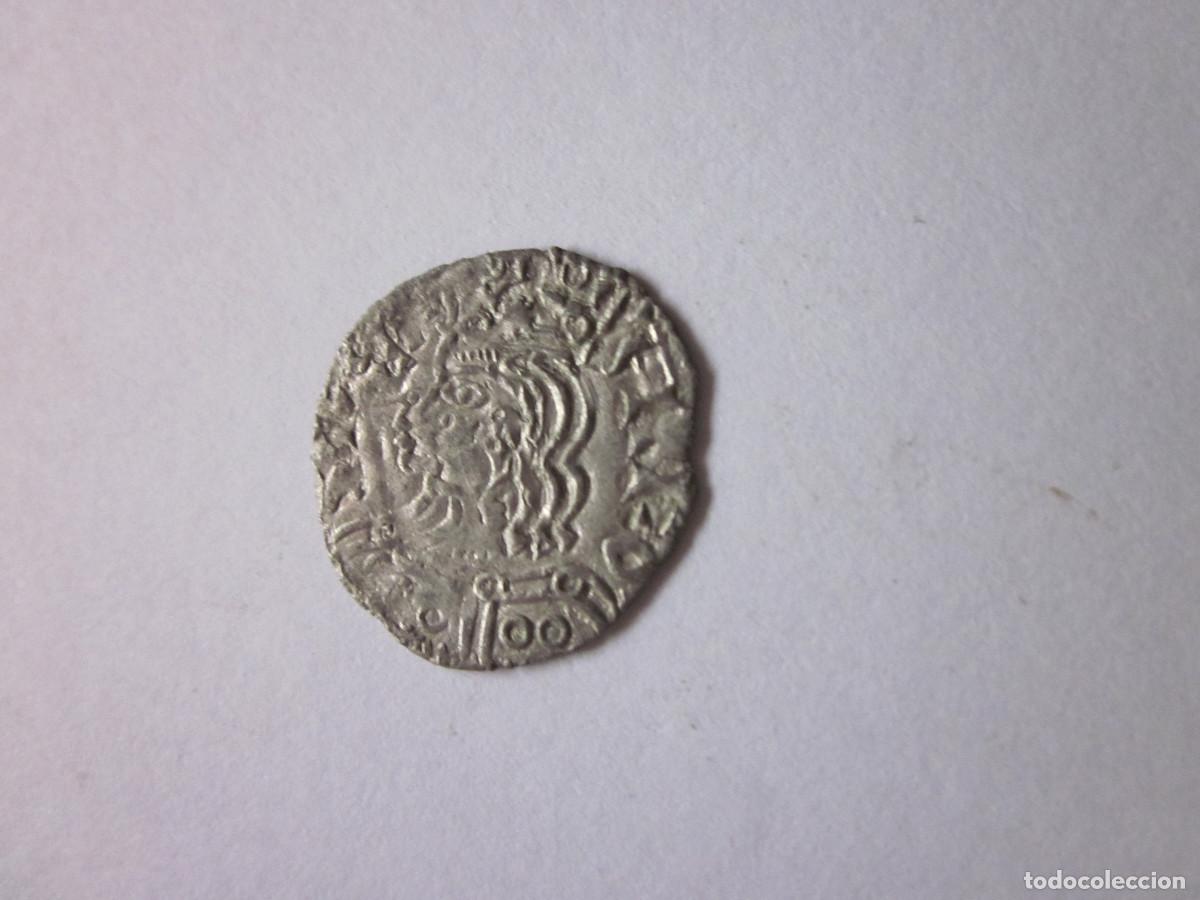Monedas medievales: Cornado de Alfonso XI. Doble busto en anverso. Toledo. T y 2 puntos en puerta. Raro.