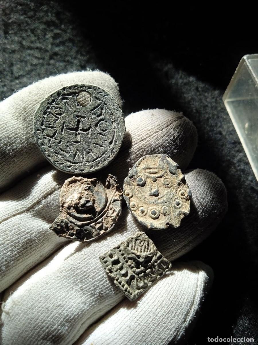 Monete medievali: LOTE DE 4 PLOMOS MEDIEVALES A IDENTIFICAR