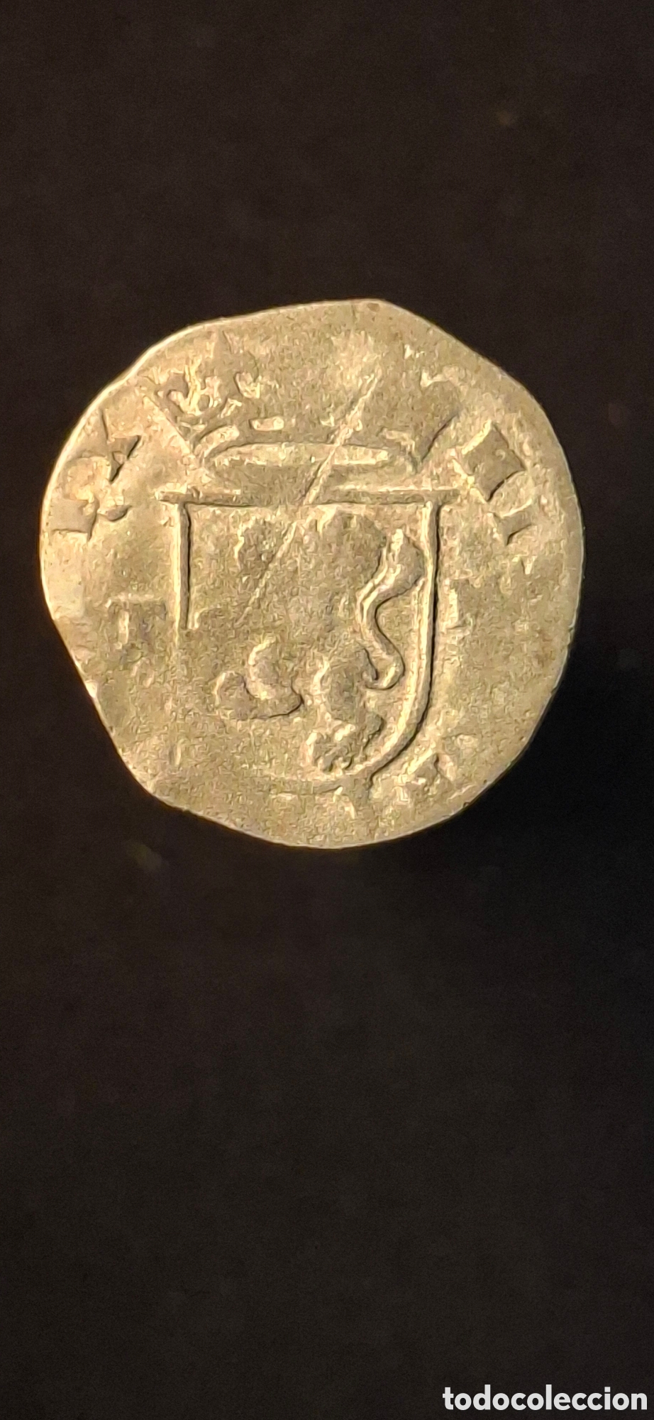 Monedas medievales: vell&oacute;n espa&ntilde;ol de tipo cuartillo (equivalente a 8,5 maraved&iacute;s) de la &eacute;poca de Felipe II (1556&ndash;1598).
