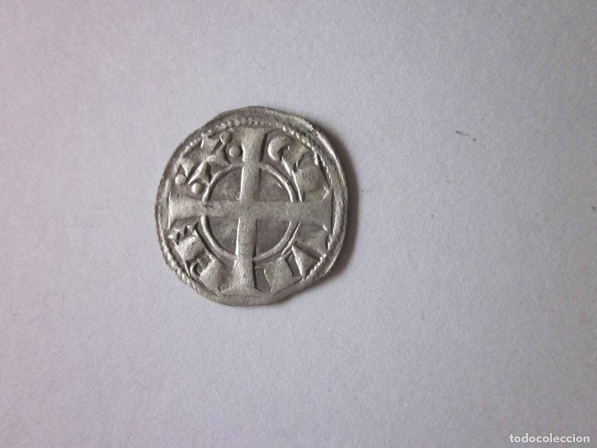 Monedas medievales: Diner de Alfonso I. Barcelona. 4 puntos acotando X. Buena pieza.
